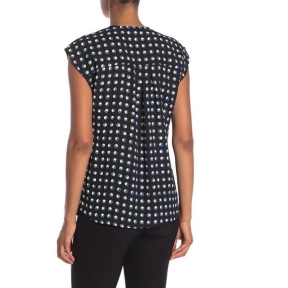 Pleione Sleeveless Blouse - Picture 2 of 6